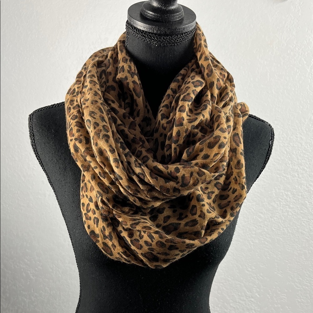 Minicci Womens Wild Style Leopard infinity Scarf Brown Black Chic Office Outdoor